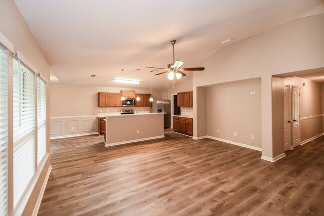 Foto del edificio - 392 Bostwick Cir