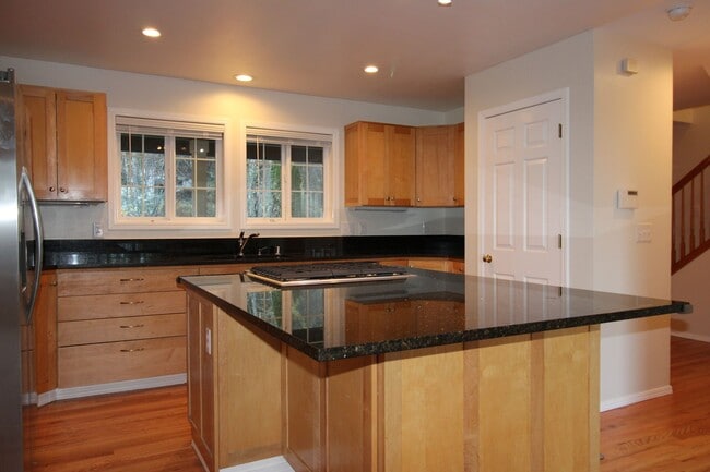 Building Photo - 2206