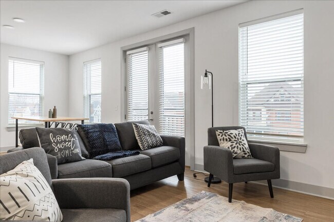 Foto del edificio - 2039 Woodburn Ave