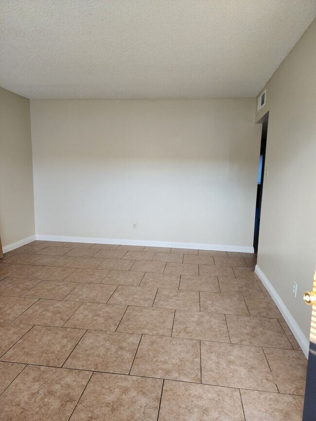 Foto del edificio - 139 - 4732p -2309 Westholme Blvd. -RB