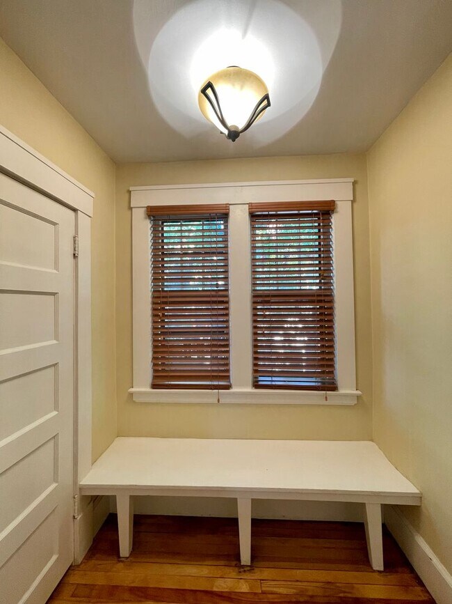 Foto del edificio - Elegant 4 Bedroom 2 Bathroom Home in South Minneapolis!