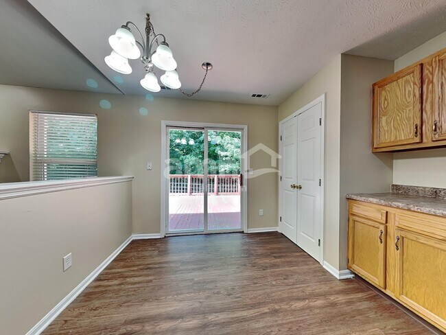 Foto del edificio - 3915 Little Creek Dr