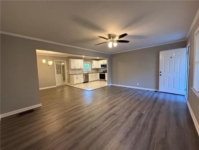 Foto del edificio - Room in House on Carolyn Dr SW