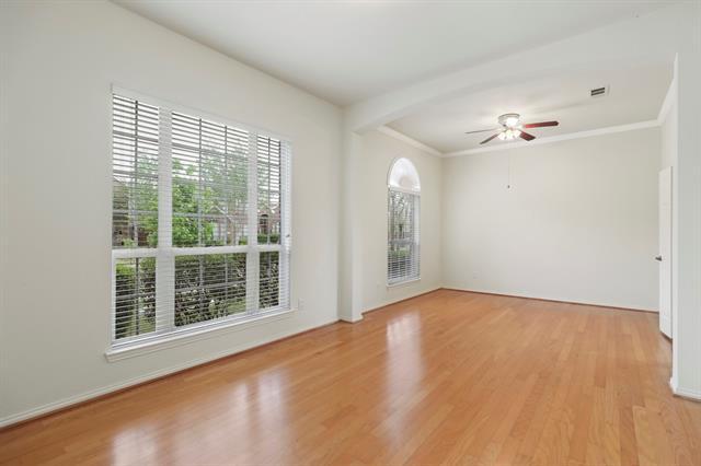 Foto del edificio - 1661 Knoll Wood Ct
