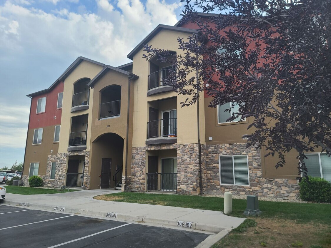 Very Nice Pleasant Grove Condo House Rental in Pleasant Grove, UT