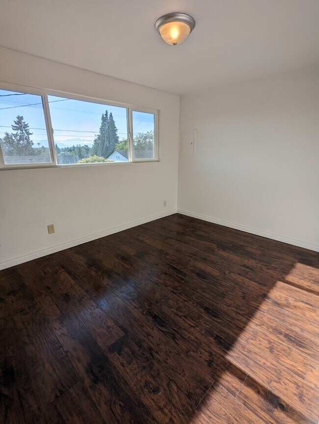 Dormitorio #1 - 3316 Sanders Ave