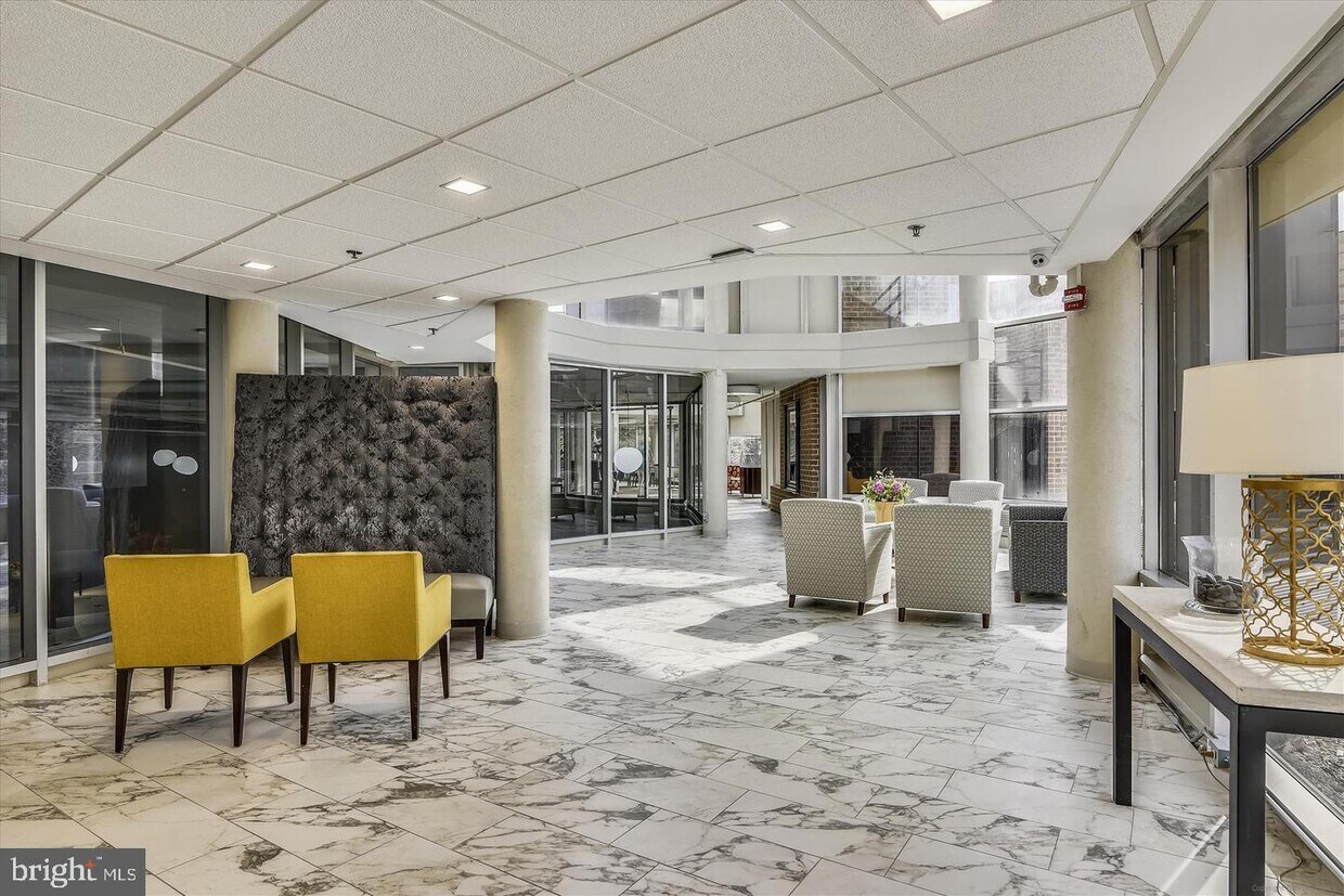 Foto principal - 8350 Greensboro Dr