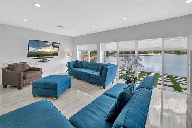 Foto del edificio - 5602 White Cedar Ln