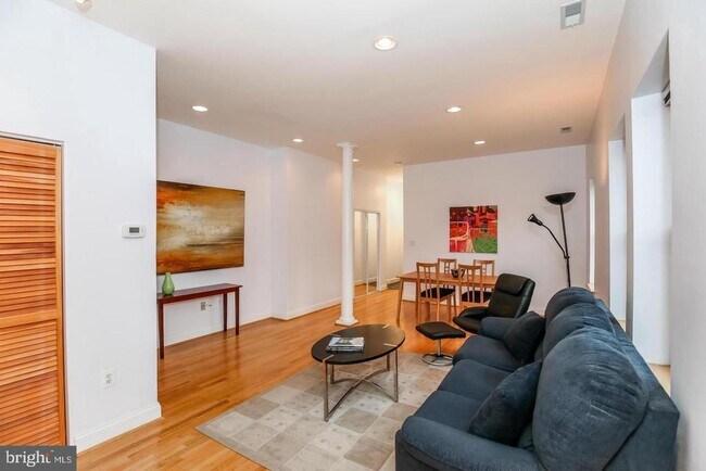 Foto del edificio - 1427 Chapin St NW