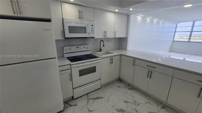 Foto del edificio - 1301 NE Miami Gardens Dr