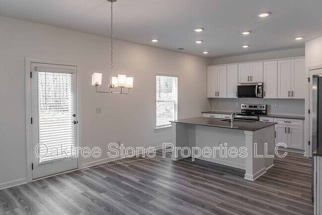 Foto del edificio - 3378 Skyland Dr