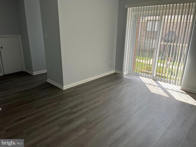 Building Photo - 3689 Persimmon Cir