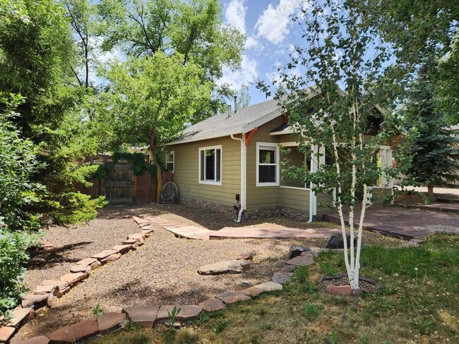 Building Photo - Perfect location, Beautiful property! So u...