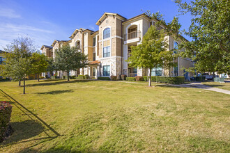 Summercrest Burleson Apartments photo'