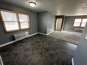 Building Photo - 326 S 1st St