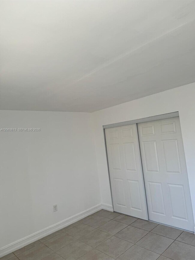 Foto del edificio - 6135 NW 186th St