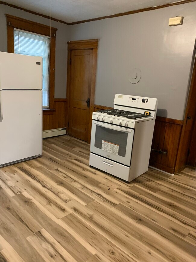 Building Photo - 13 Boston St