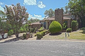 Building Photo - 6501 Cascada Dr