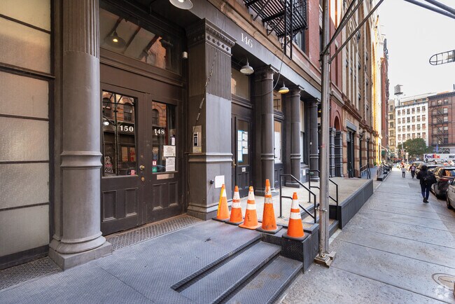Entrada - 144-150 Franklin St