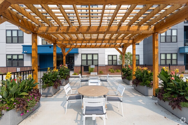 Building Photo - The Isabella Apartments