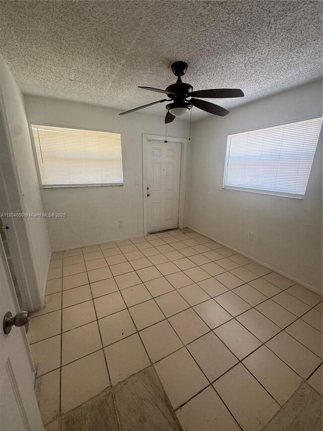 Foto del edificio - 2856 NW 14th St