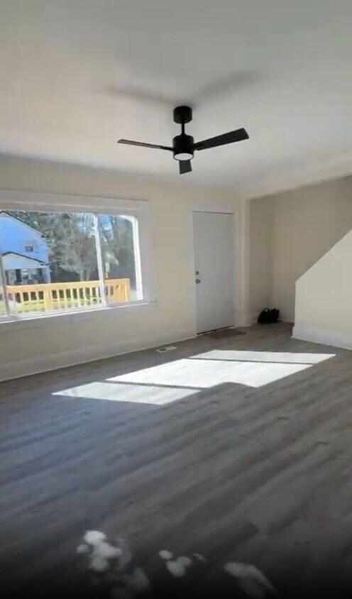 Foto del edificio - 6022 Clover Ln