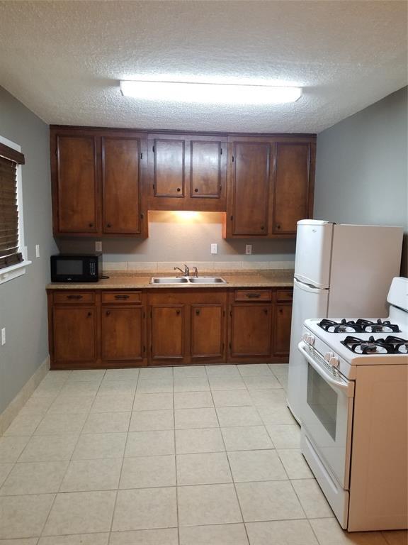 Primary Photo - 2201 N Pearland Ave