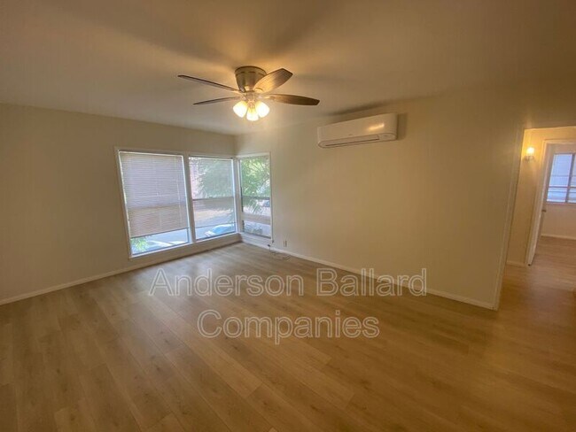 Building Photo - 402-404 E Elmwood Ave