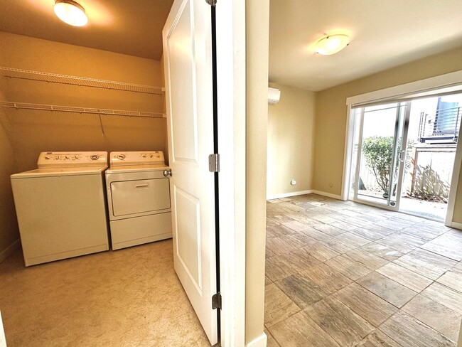 Foto del edificio - Beautiful, Luminous 2BR | 2.5BA in the Hea...