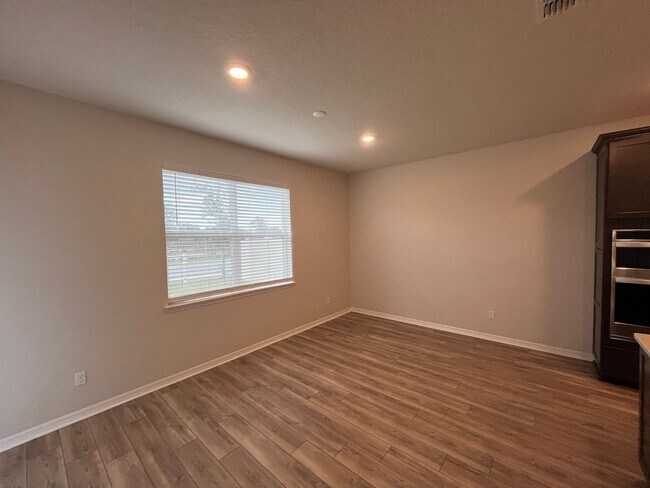 Foto del edificio - 5625 Cedar Chase Dr