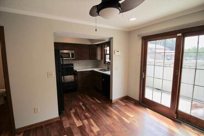 Foto del edificio - 5251 Bethel Woods Dr