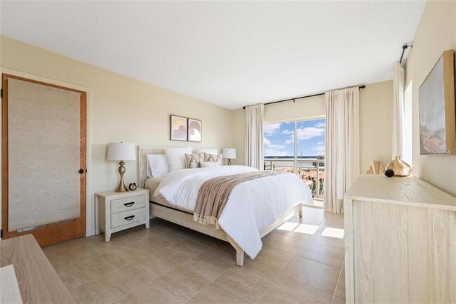 Foto del edificio - 4900 Brittany Dr S