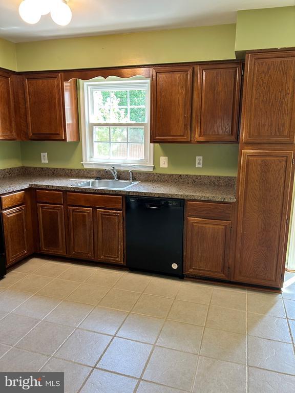 Building Photo - 12052 Stallion Ct