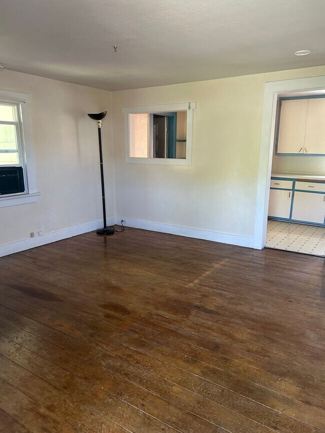 Building Photo - 1007 S Walker Ave
