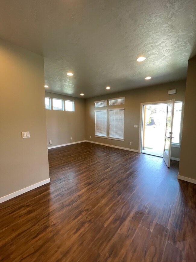 Foto del edificio - 2 Bedroom / 1 Bathroom Home Home in NE Bend