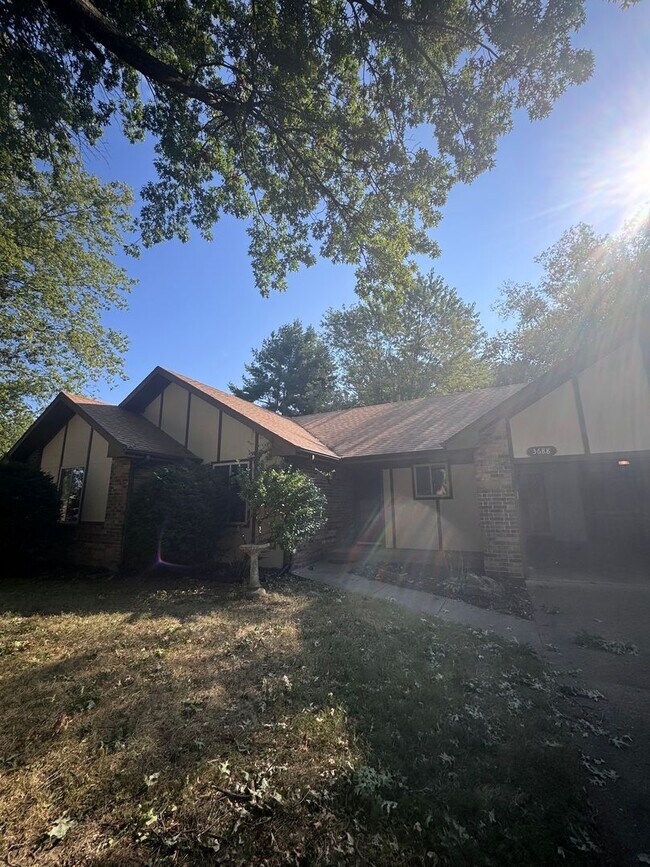 Building Photo - 3688 S Ridgecrest Ave