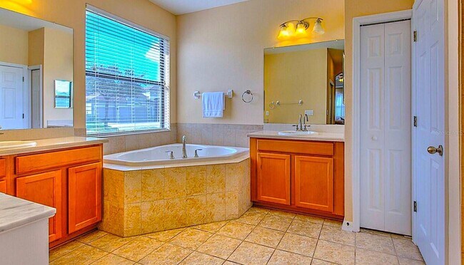 Foto del edificio - 8437 White Poplar Dr