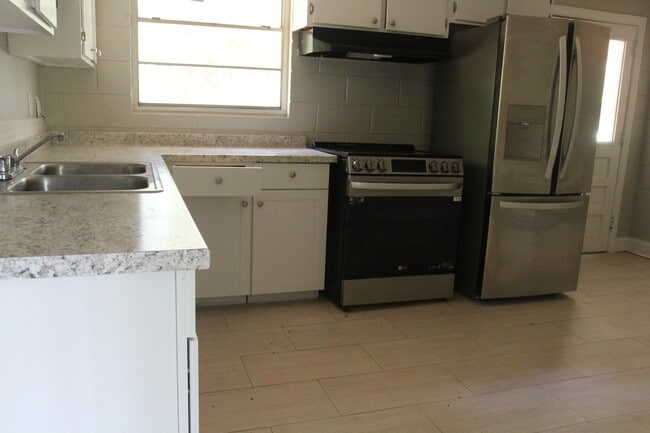 Building Photo - 1306 Maryland Dr