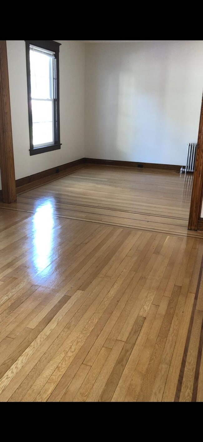 Building Photo - 119 Bremond St