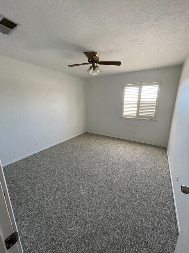 Foto del edificio - 5801 Lowell St NE