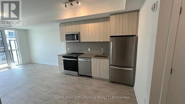 Building Photo - 770 Whitlock Ave