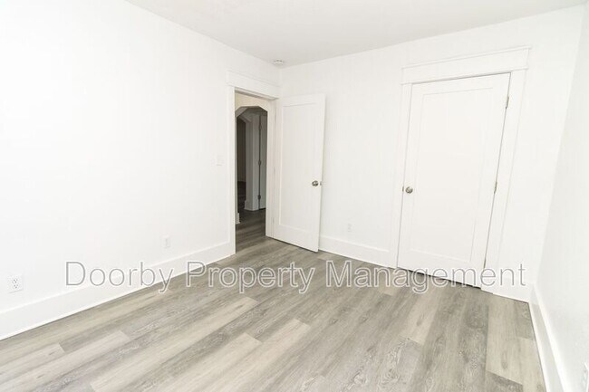 Foto del edificio - 1203 Rockway Dr