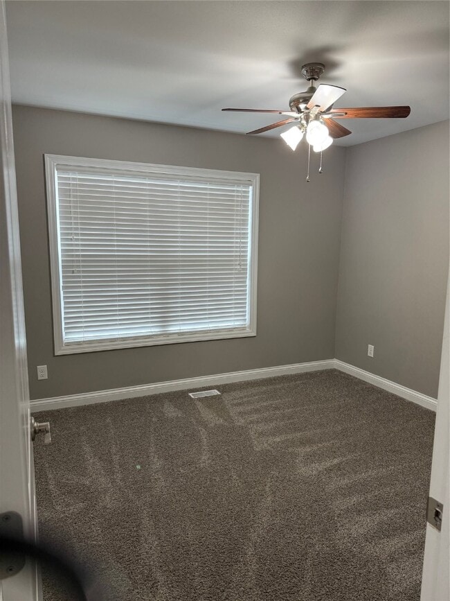 Building Photo - 350 Stone Village Dr
