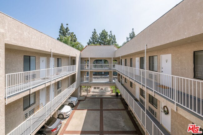 Foto del edificio - 1535 N Kenmore Ave