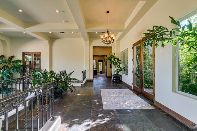 Foto del edificio - 549 Regents Gate Dr