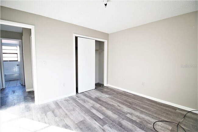 Building Photo - 911 E 108th Ave