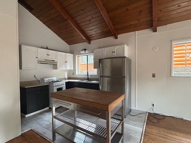 Foto del edificio - 275 Leonard Ln