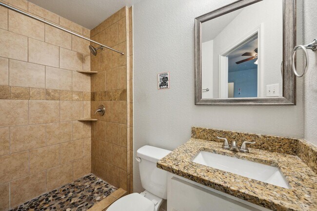 Foto del edificio - 2737 Purington Ave