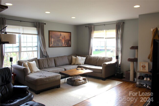 Building Photo - 1530 Wilmore Dr