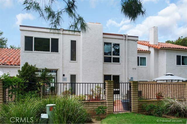 Building Photo - 54 Oak Tree Ln